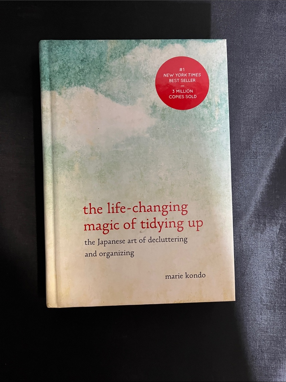 The Life-Changing Magic of Tidying Up by Marie Kondo - White/Green Cover